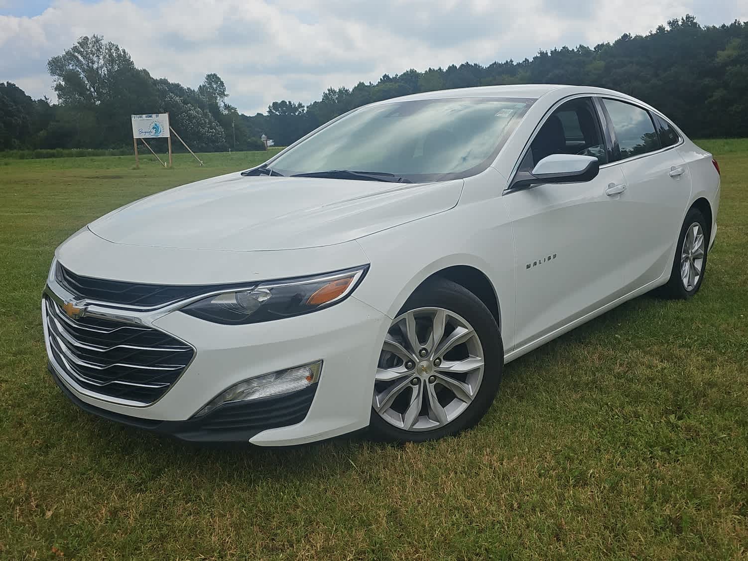 2023 Chevrolet Malibu 1LT photo 2
