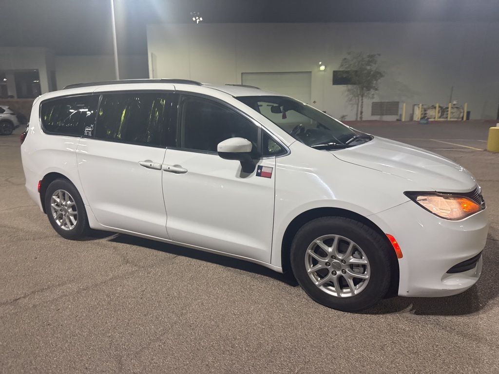 2020 Chrysler Voyager LXi photo 5