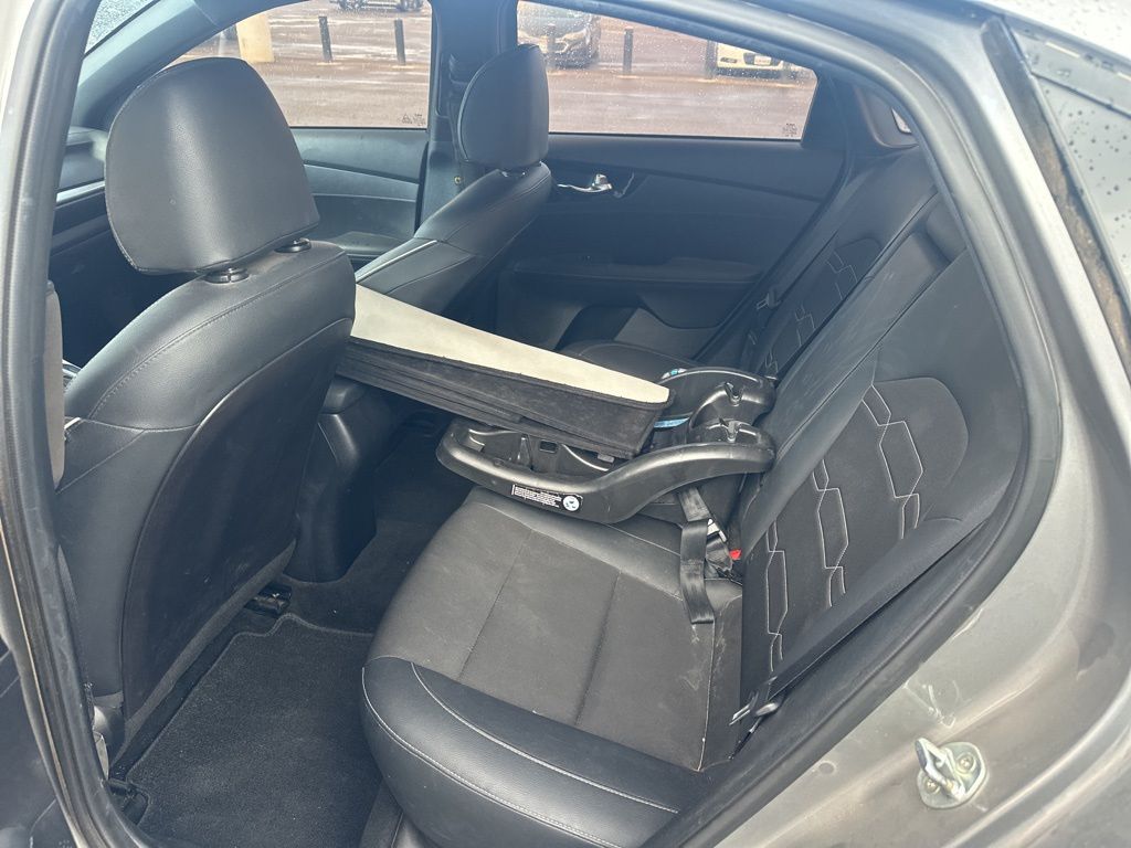 2022 Kia Forte GT-Line photo 12