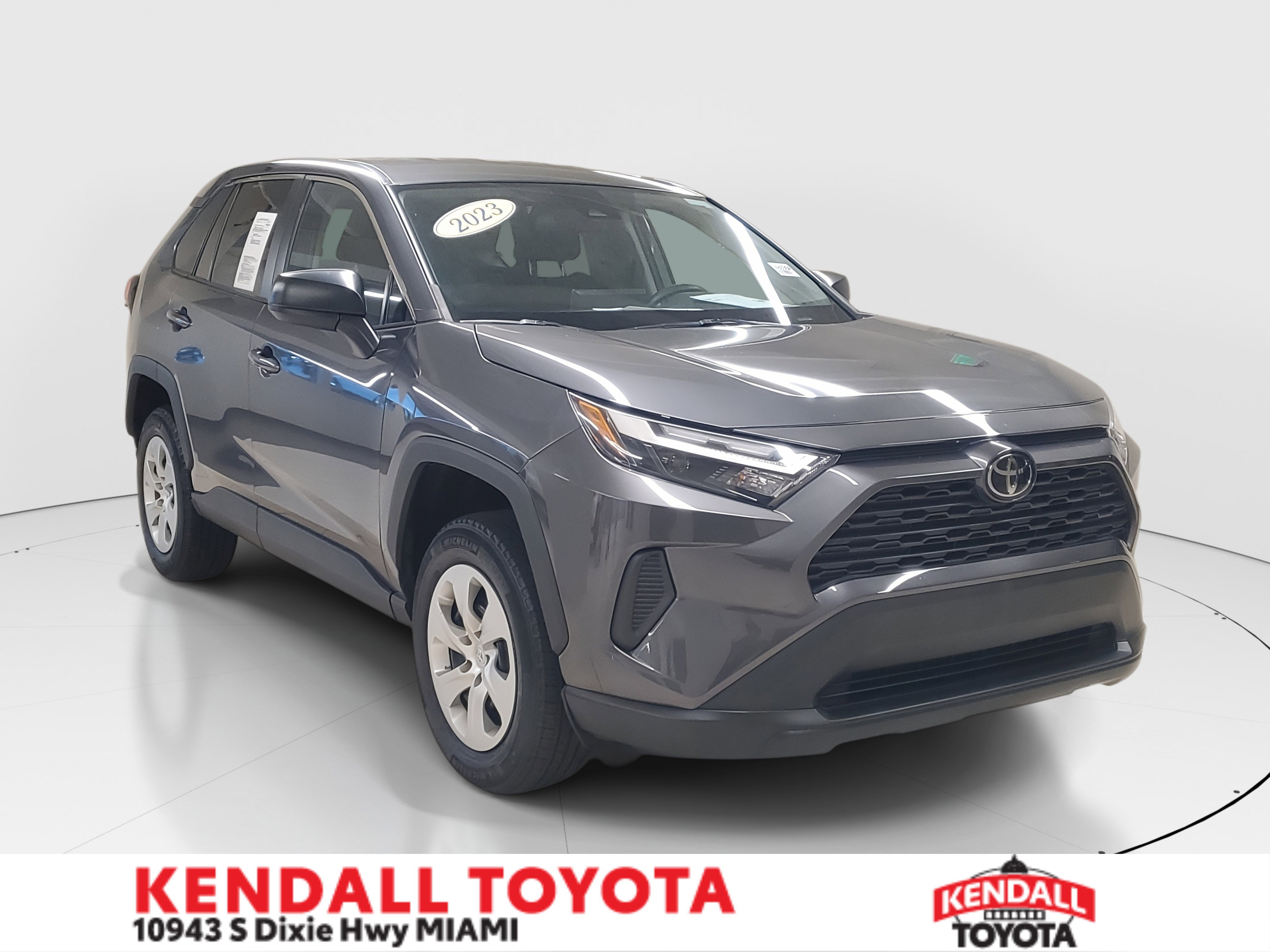 2023 Toyota RAV4 LE's photo