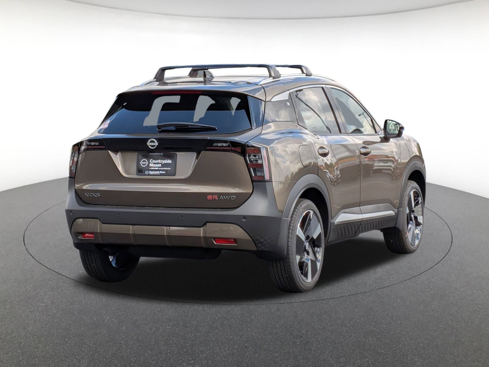 2026 Nissan Kicks SR photo 3