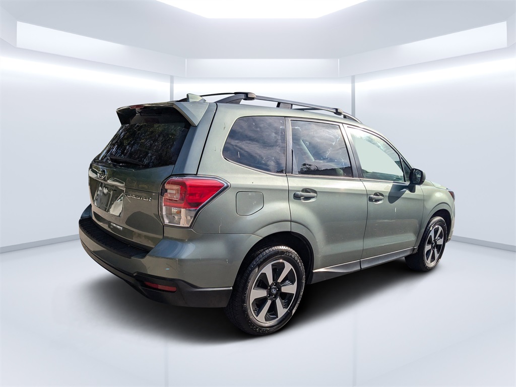 2018 Subaru Forester 2.5i Premium photo 3