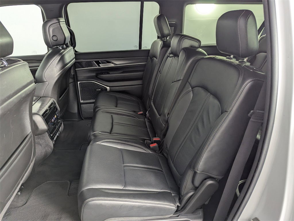 2023 Jeep Wagoneer L Series III photo 27