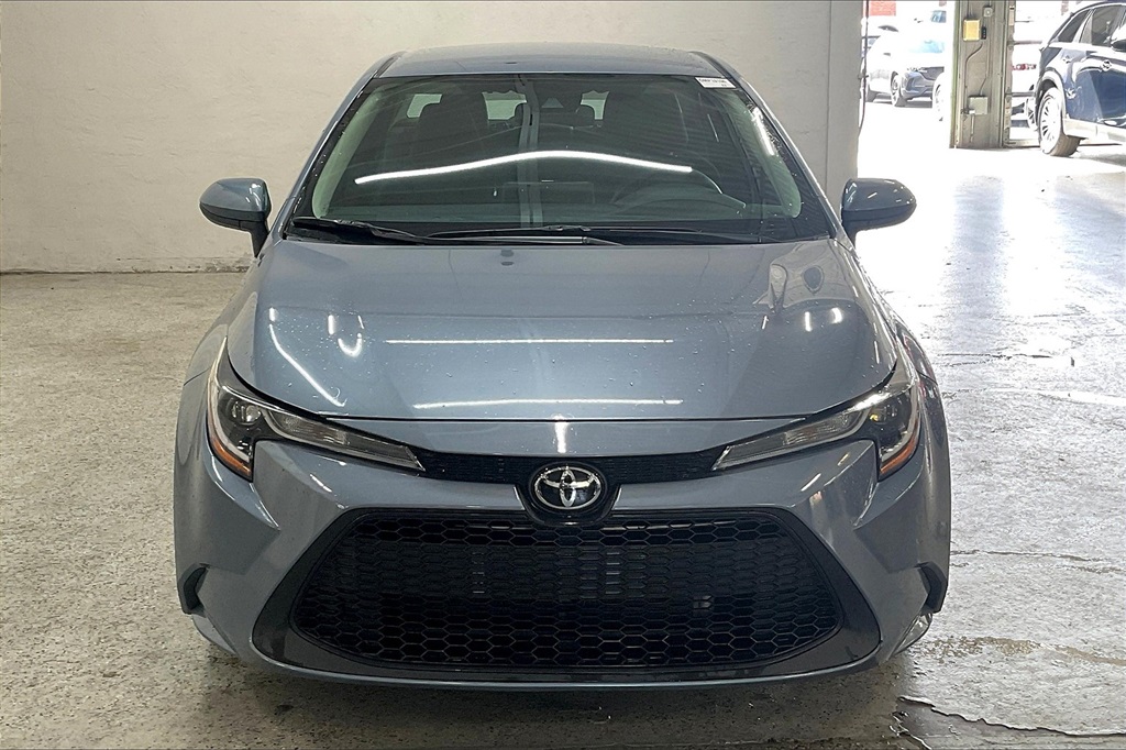 2022 Toyota Corolla LE photo 2