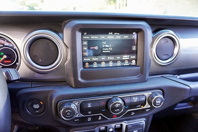 Used 2018 Silver Jeep Unlimited Sahara image 26