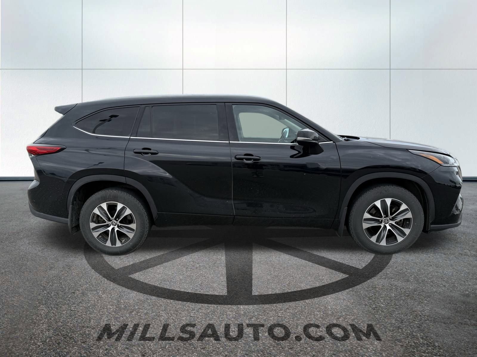 2021 Toyota Highlander XLE photo 4