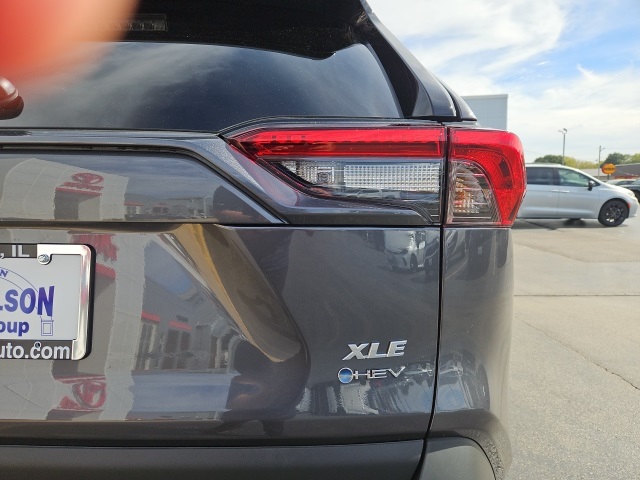 2025 Toyota RAV4 Hybrid XLE photo 2