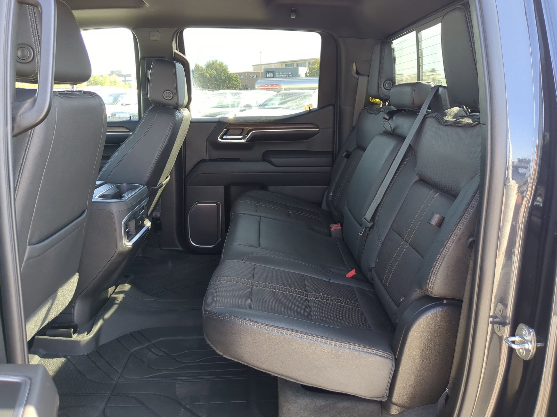 2023 Chevrolet Silverado 1500 High Country photo 19