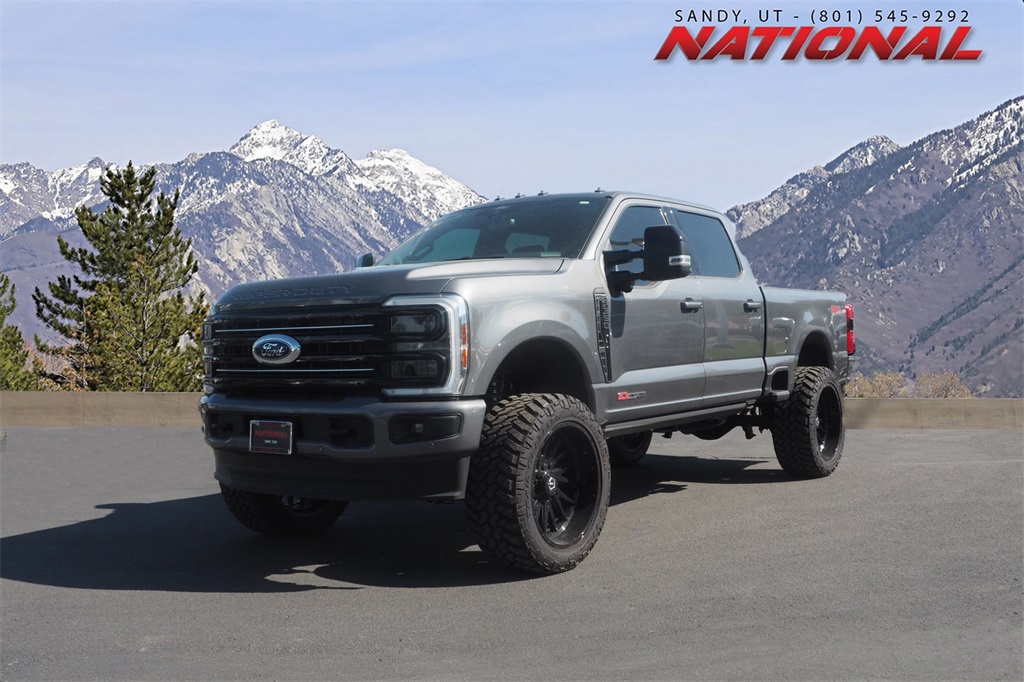 2025 Ford F-350 Super Duty Platinum's photo