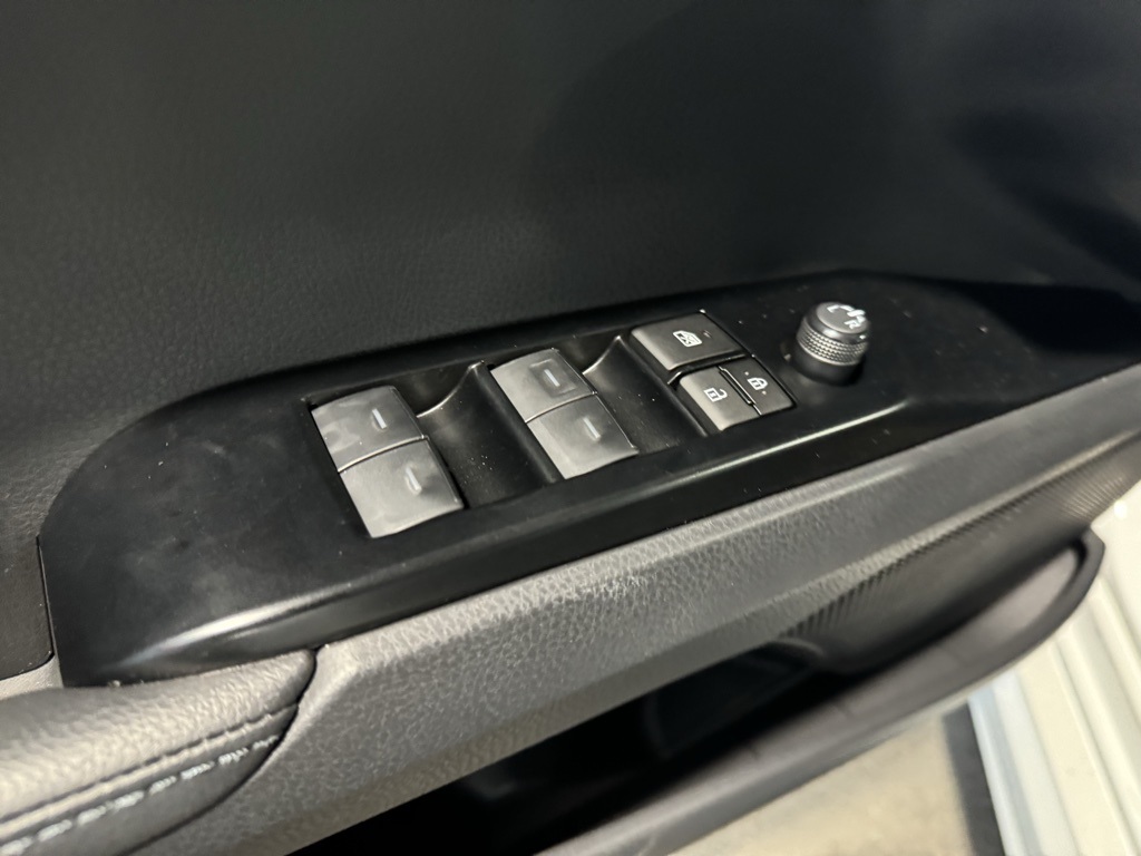 2025 Toyota Camry photo 23