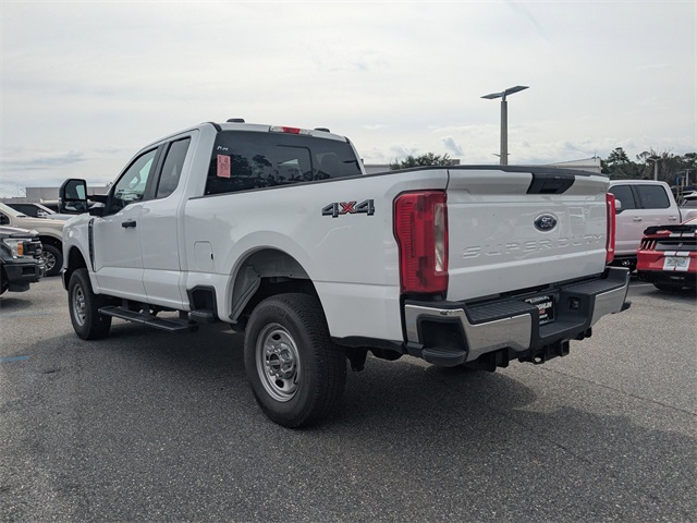 2023 Ford F-350 XL photo 4
