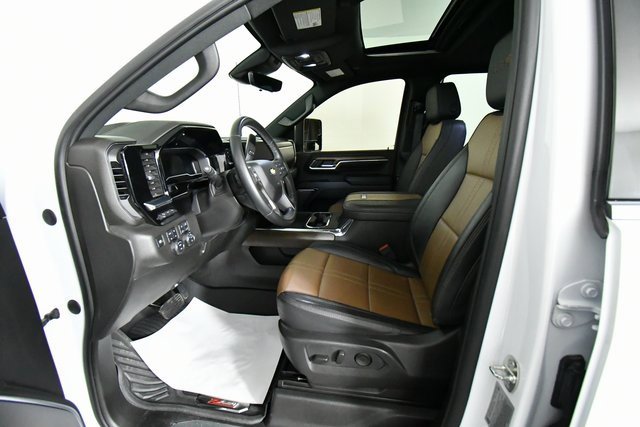 2024 Chevrolet Silverado 3500HD High Country photo 4
