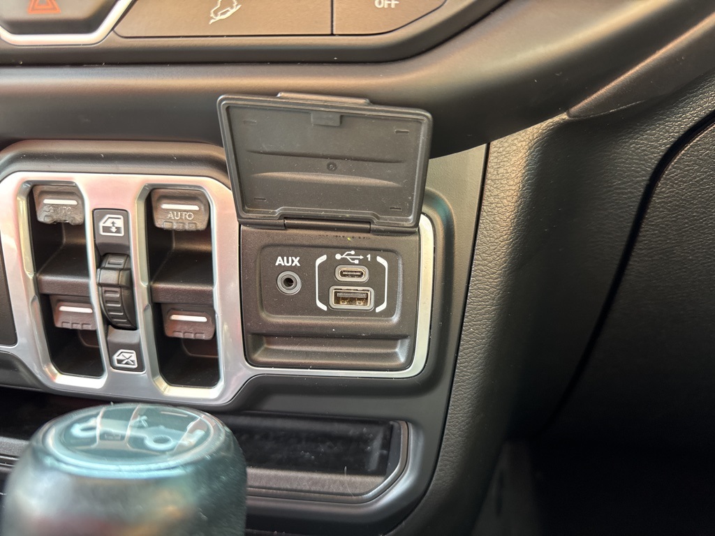 2018 Jeep Wrangler Unlimited Sahara photo 40