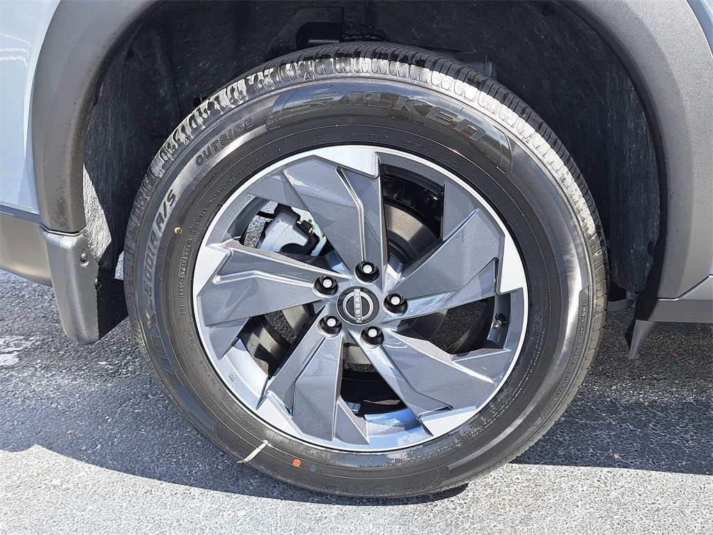 2026 Nissan Rogue SV photo 8