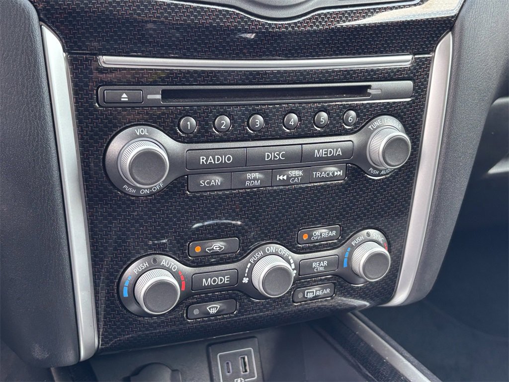 2019 Nissan Pathfinder SL photo 21
