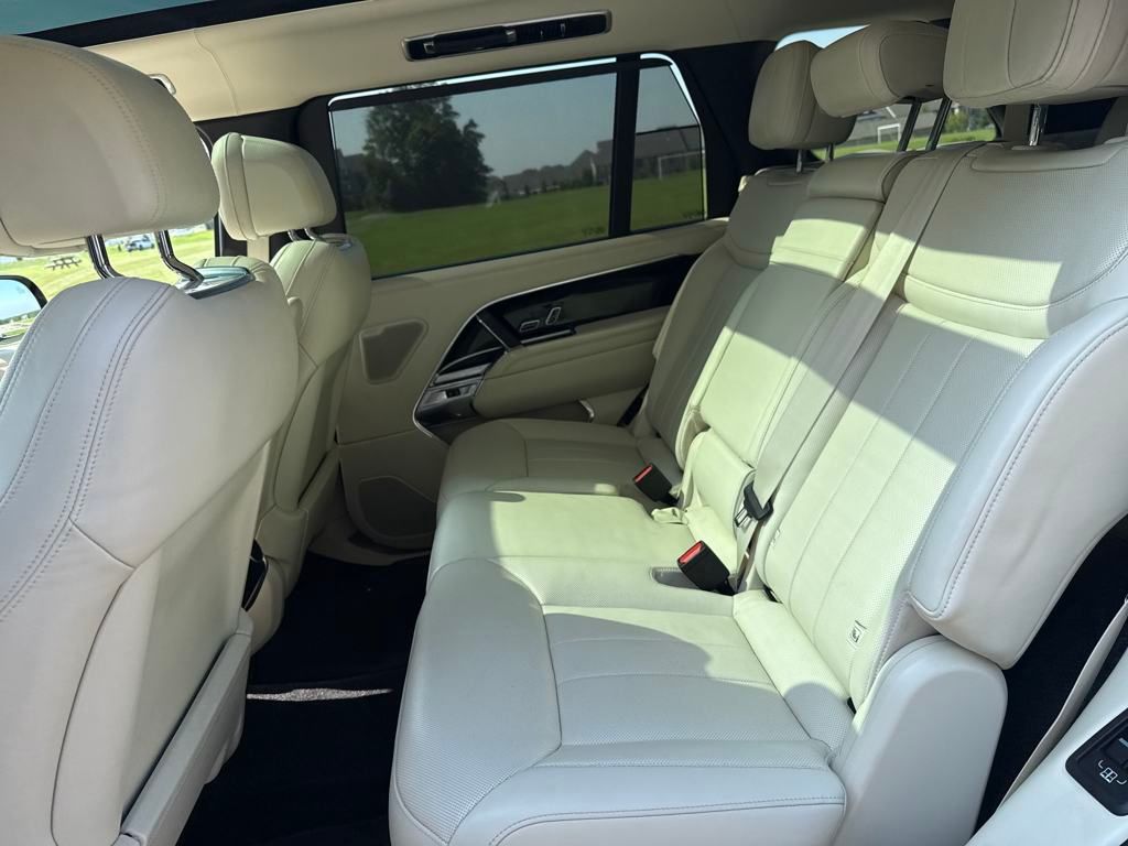 2023 Land Rover Range Rover Autobiography photo 16