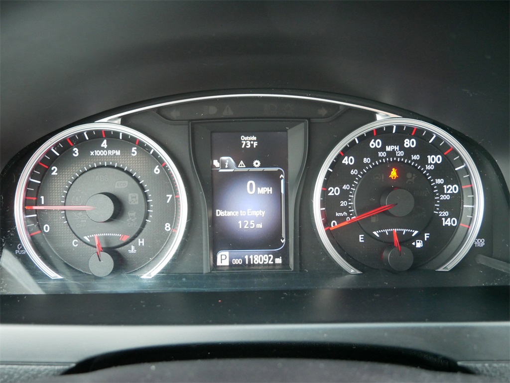 2016 Toyota Camry SE photo 22