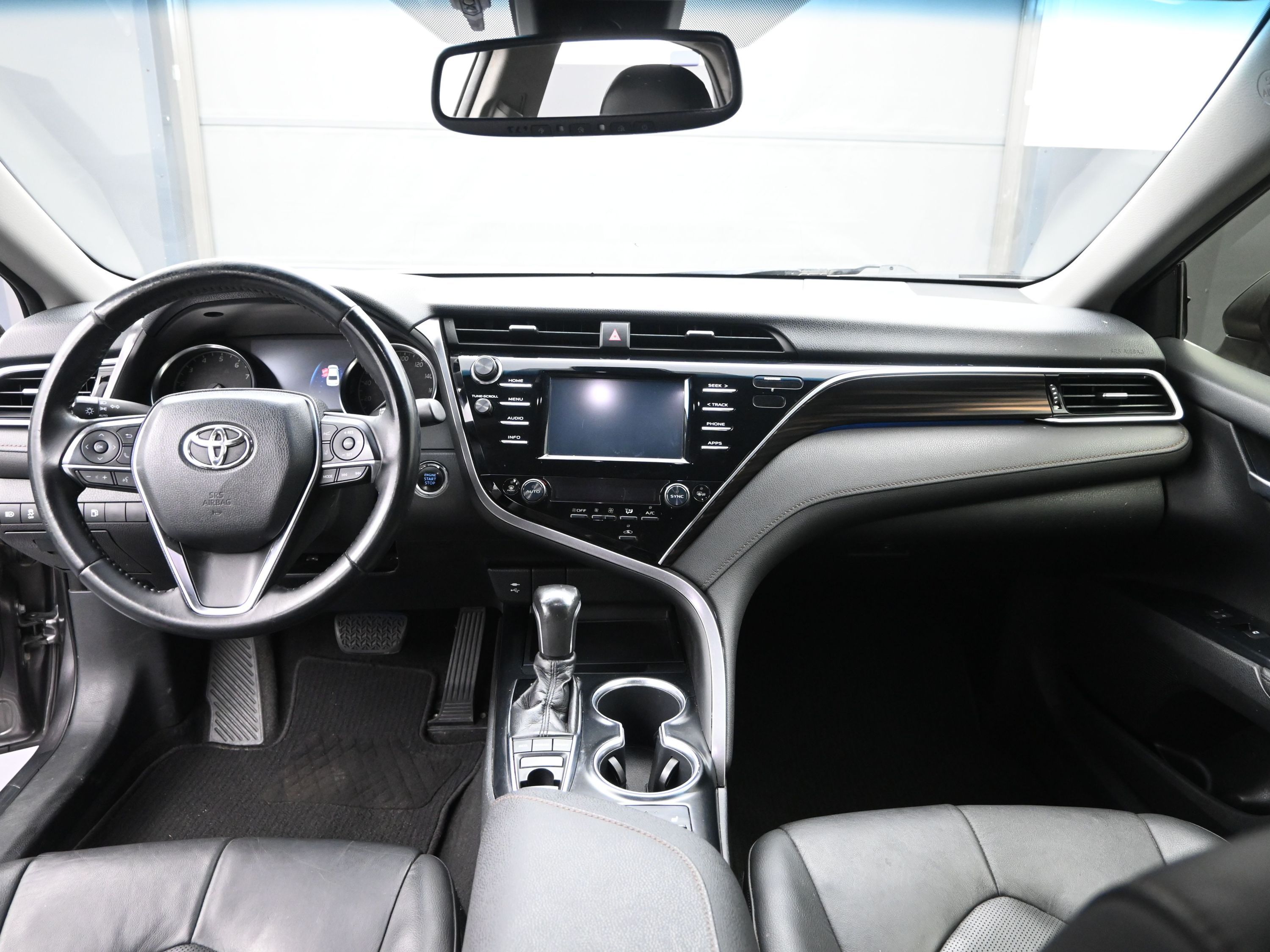 2018 Toyota Camry LE photo 9