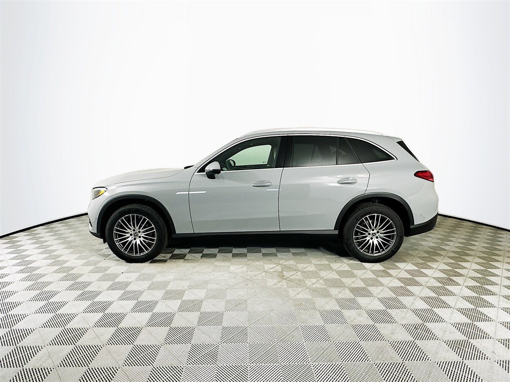 2026 Mercedes Benz GLC 300 photo 4