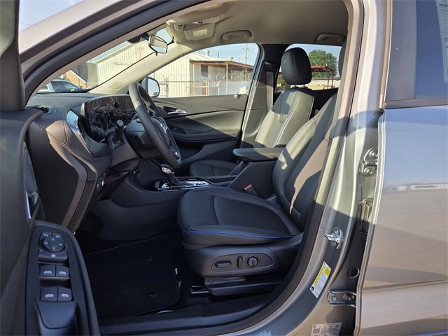2025 Buick Encore GX Sport Touring photo 2