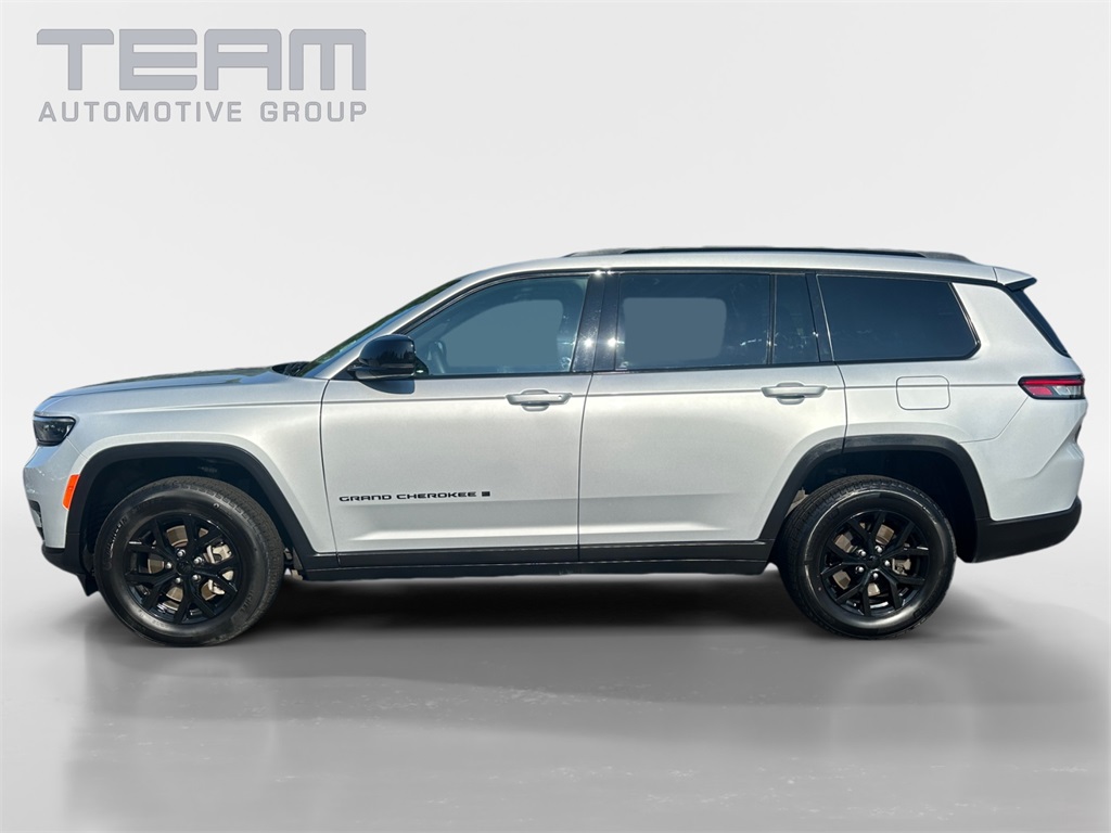 2024 Jeep Grand Cherokee Altitude photo 2