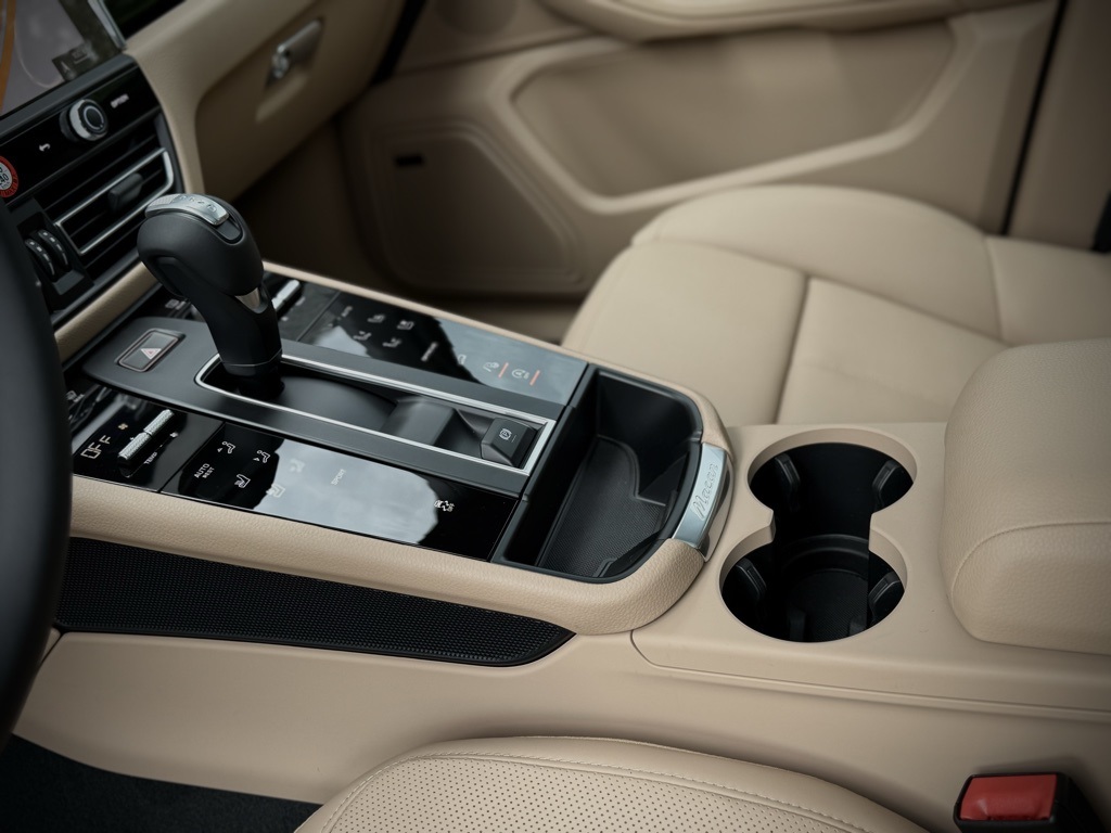 2025 Porsche Macan T photo 24