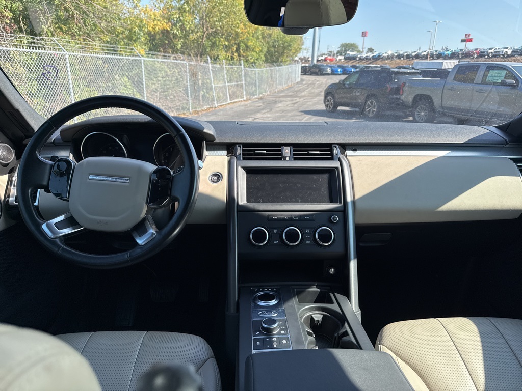 2020 Land Rover Discovery Landmark photo 14