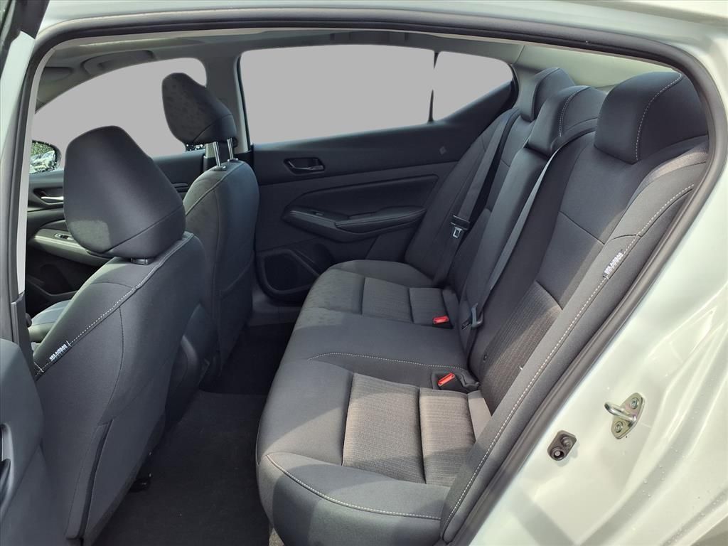 2025 Nissan Altima SV photo 19