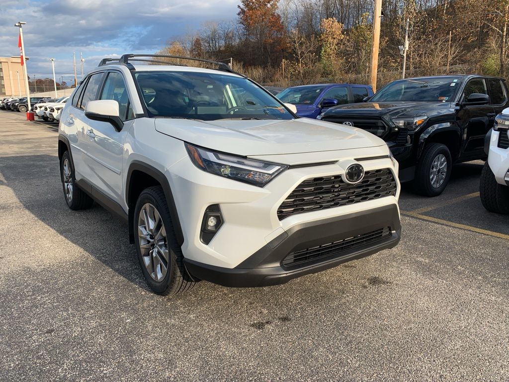 2025 Toyota RAV4 XLE Premium's photo
