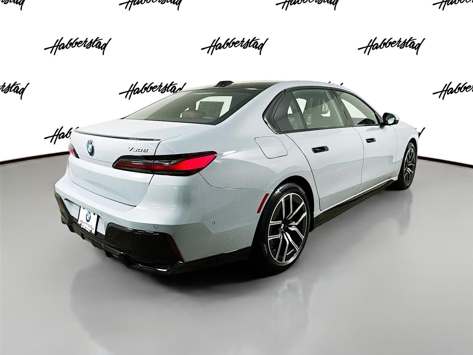 2026 Bmw 750e photo 5