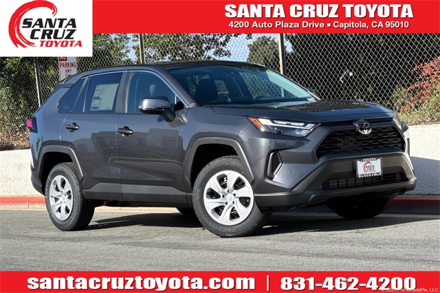 2025 Toyota RAV4 LE's photo