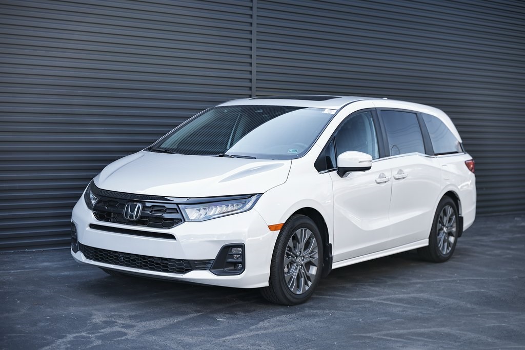 2025 Honda Odyssey Touring's photo