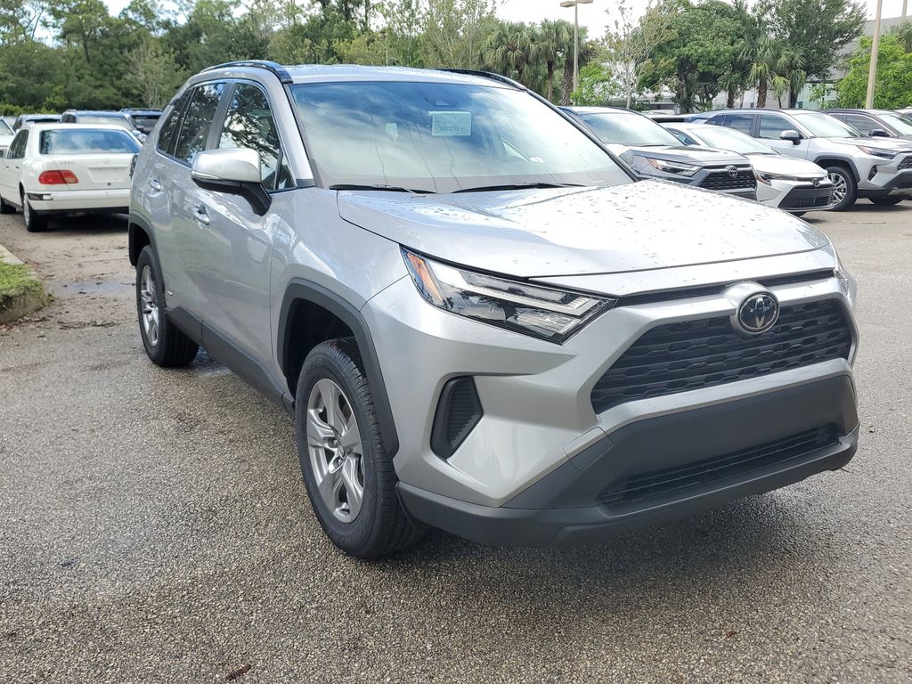 2025 Toyota RAV4 Hybrid XLE photo 3