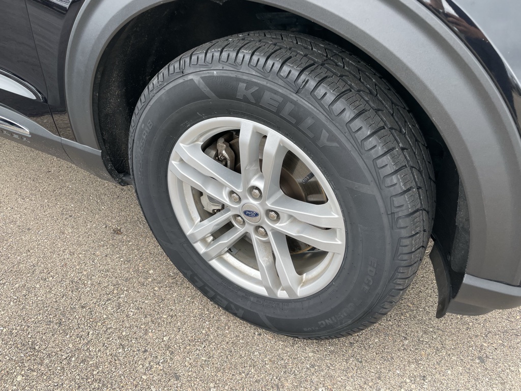2023 Ford Explorer XLT photo 2