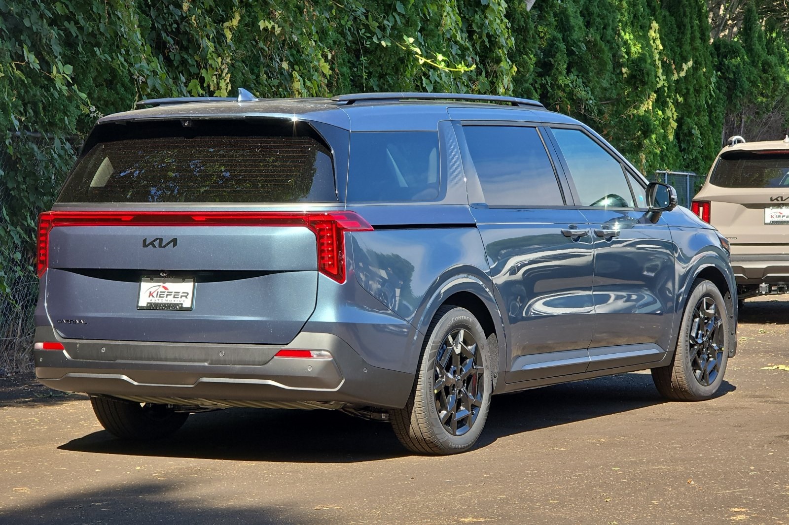 2026 Kia Carnival SX Prestige photo 2