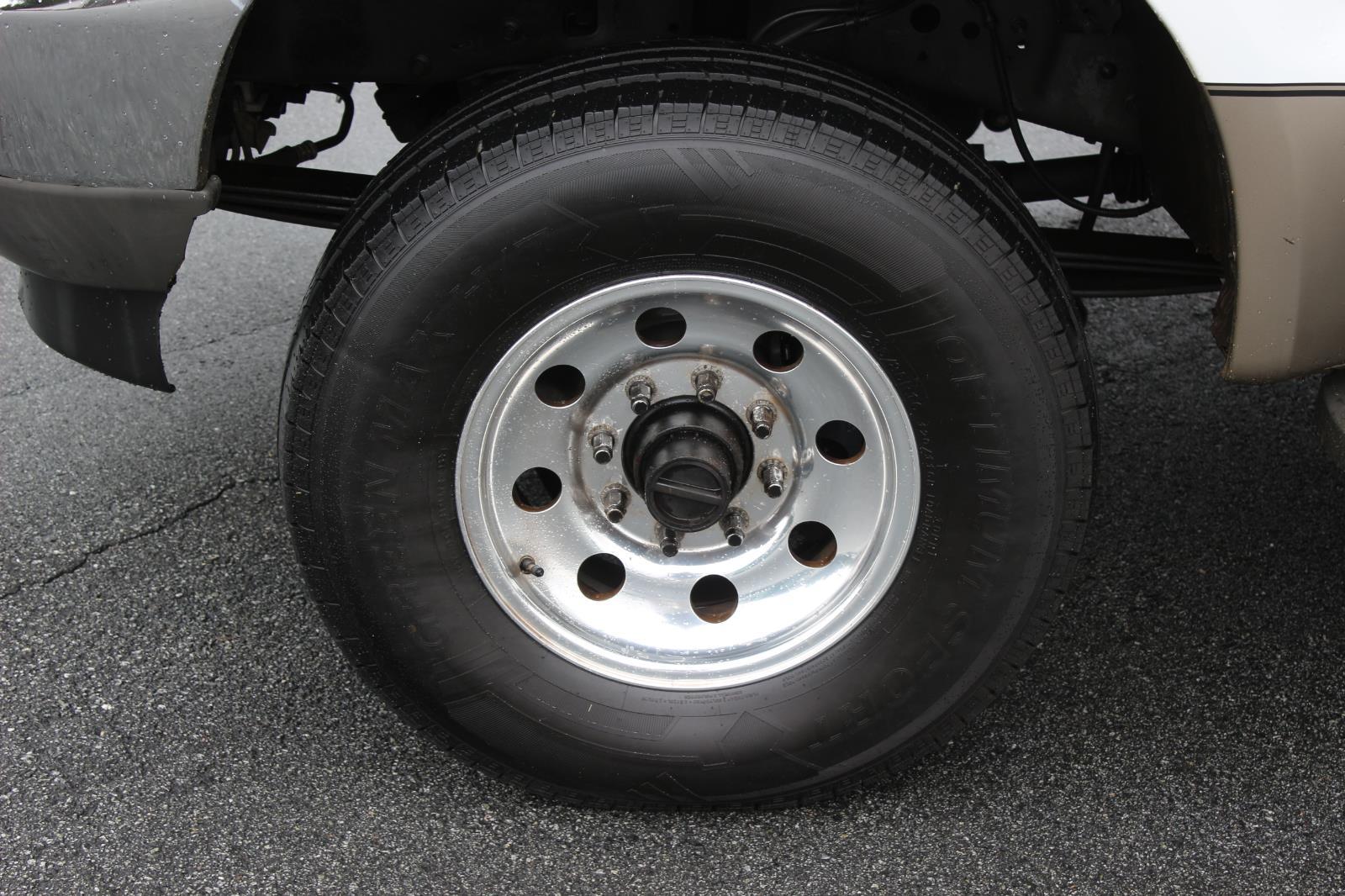 2004 Ford F-350 Lariat photo 29