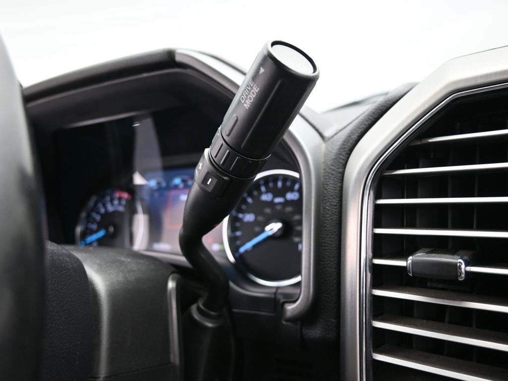 2021 Ford F-350 photo 21