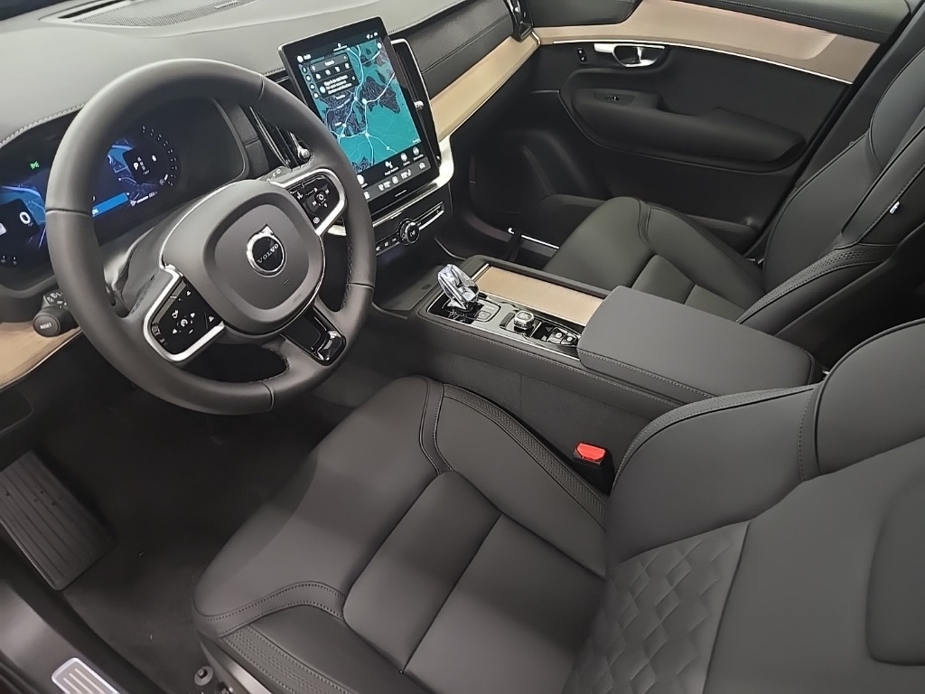 2026 Volvo XC90 Plus photo 19