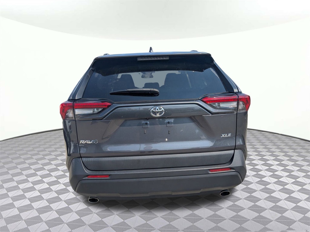 2023 Toyota RAV4 XLE photo 3