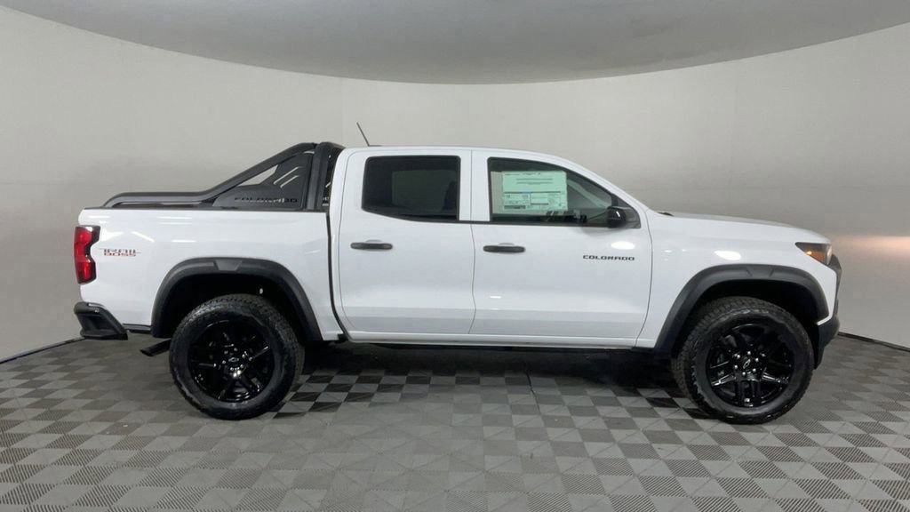 2025 Chevrolet Colorado Trail Boss photo 3