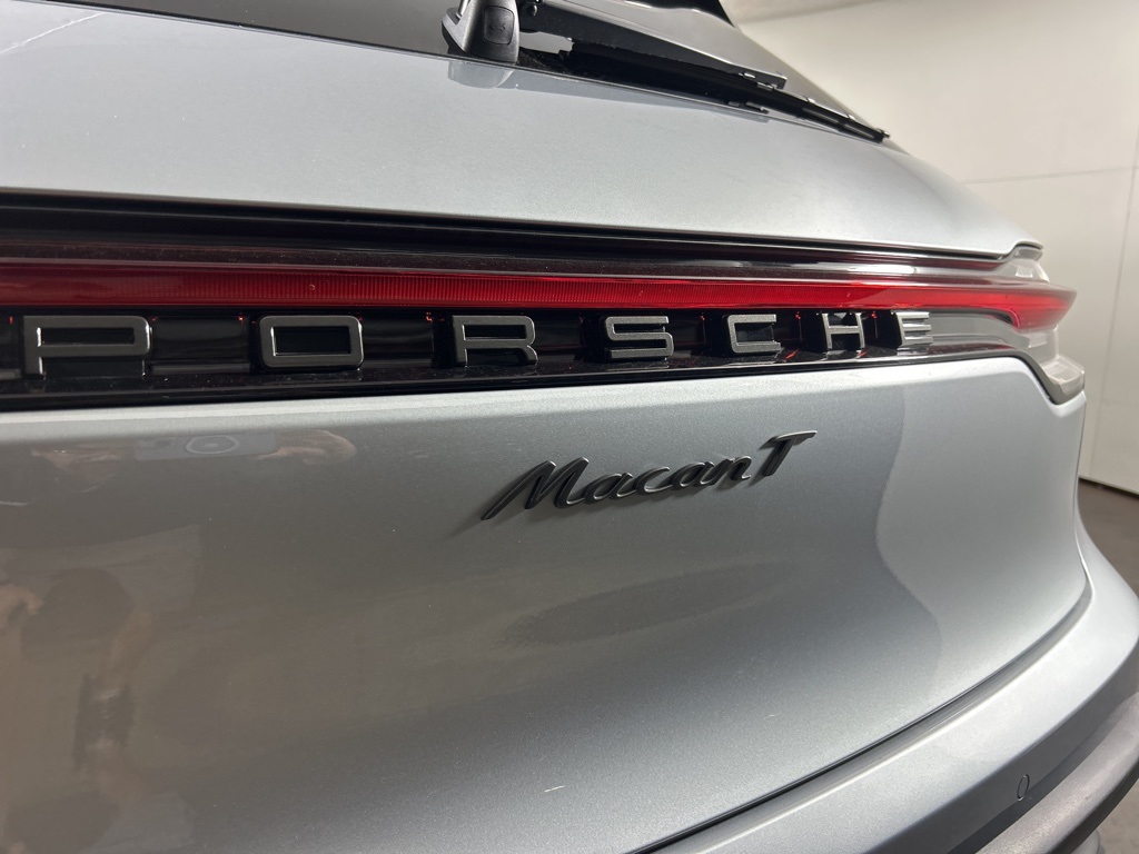 2025 Porsche Macan T photo 32