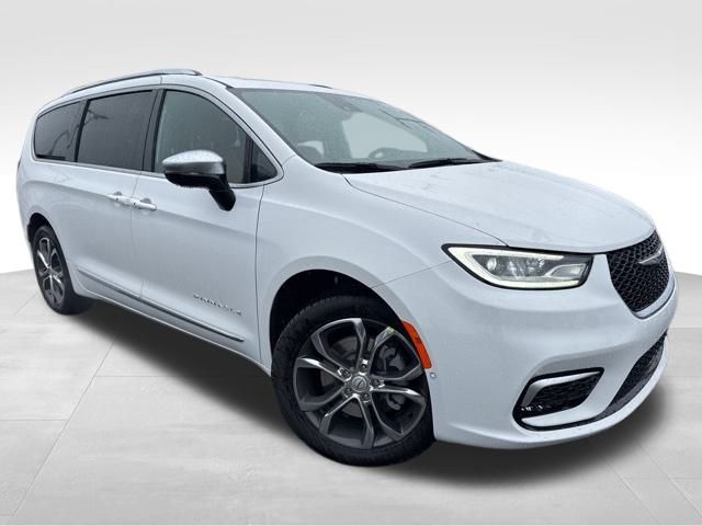 2026 Chrysler Pacifica Pinnacle's photo