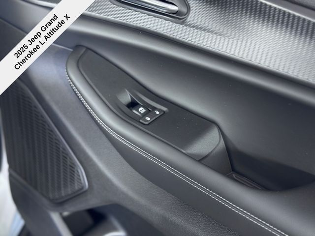 2025 Jeep Grand Cherokee Altitude X photo 24