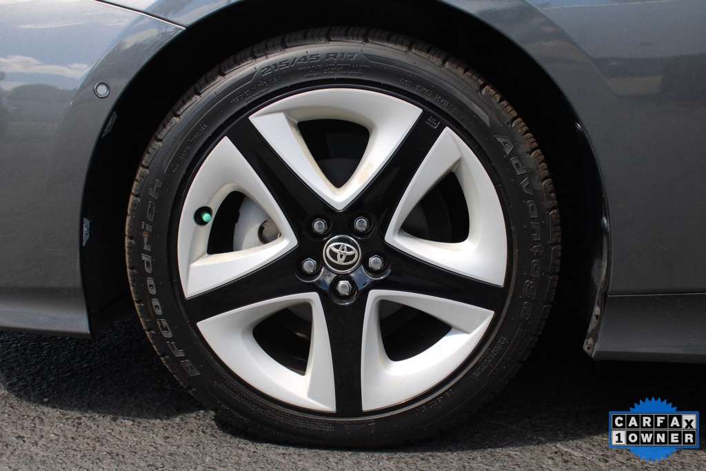 2017 Toyota Prius Four photo 11