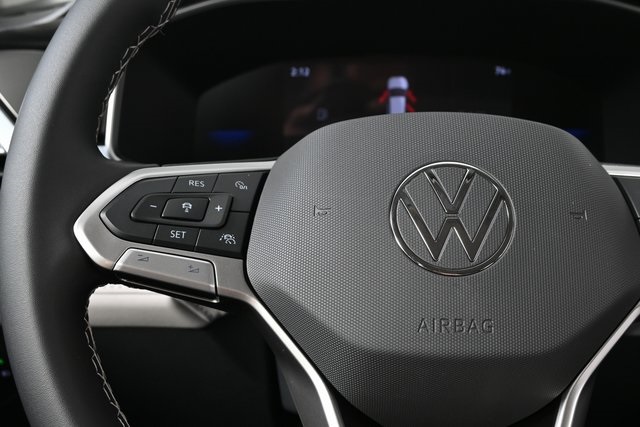 2025 Volkswagen Taos SE photo 9
