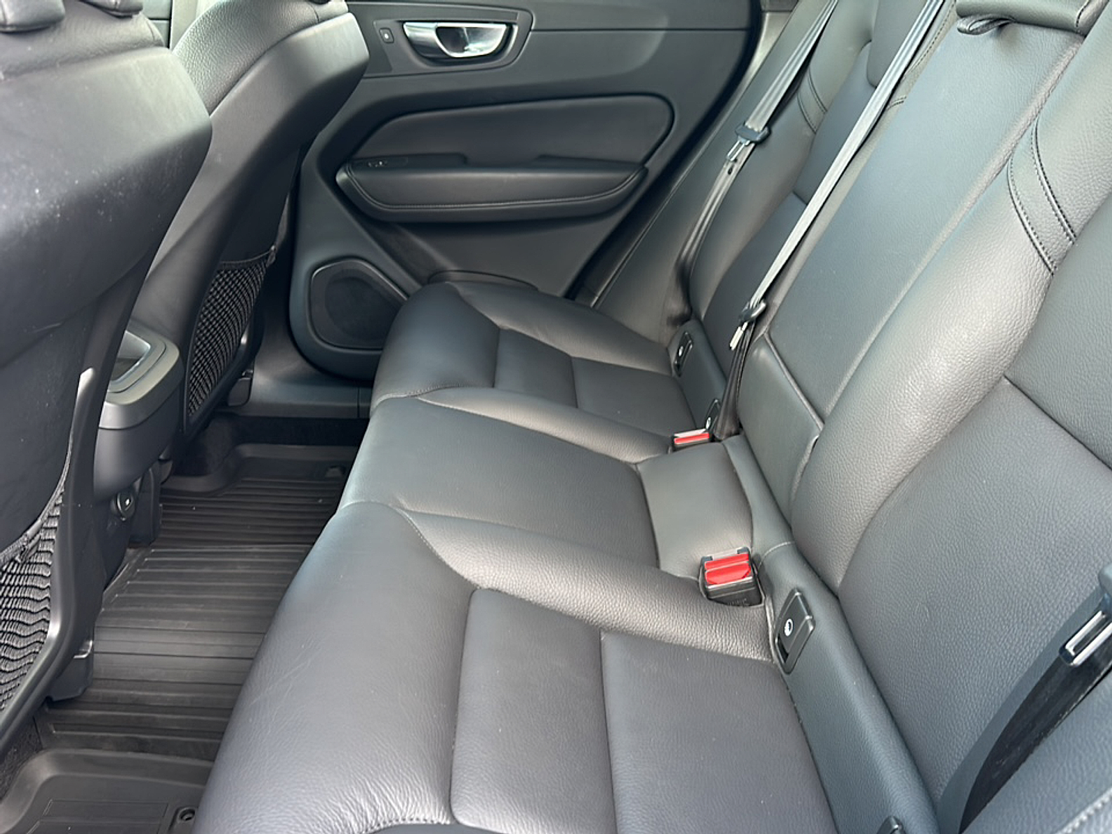 2023 Volvo XC60 B5 Plus photo 7
