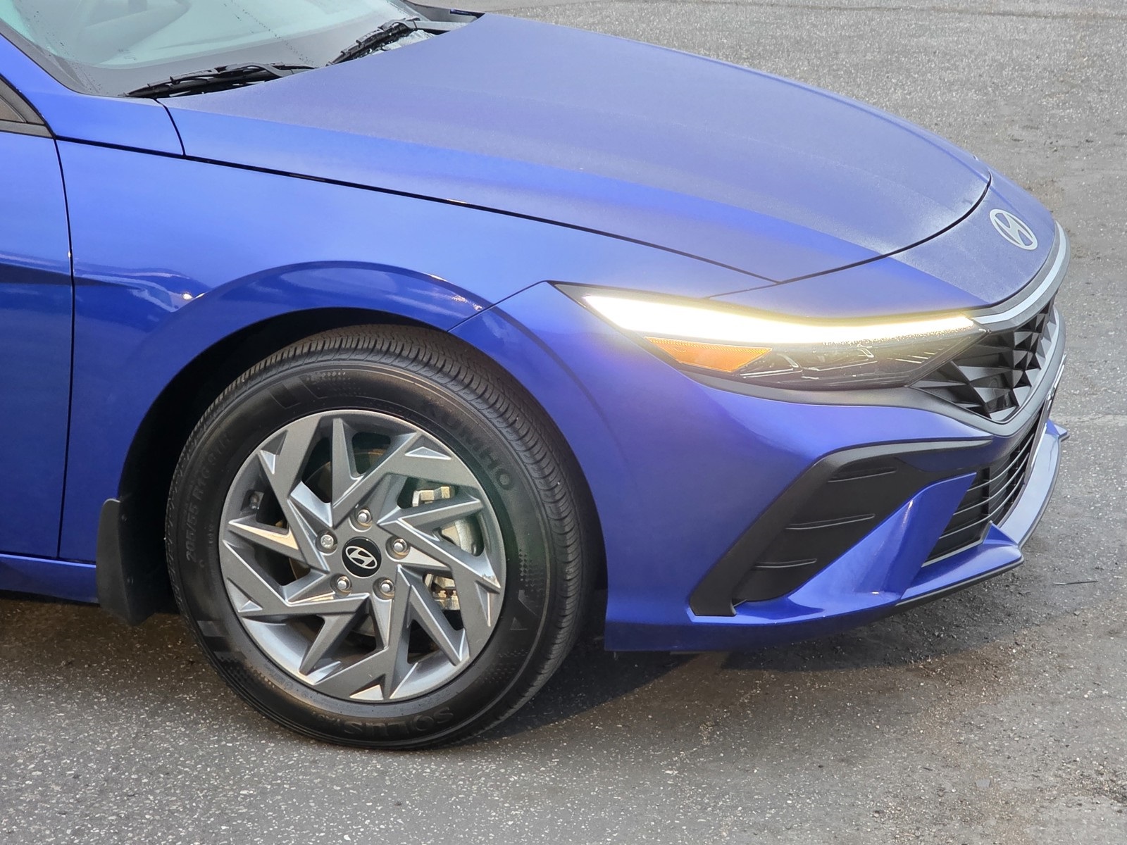 2024 Hyundai Elantra SEL photo 8