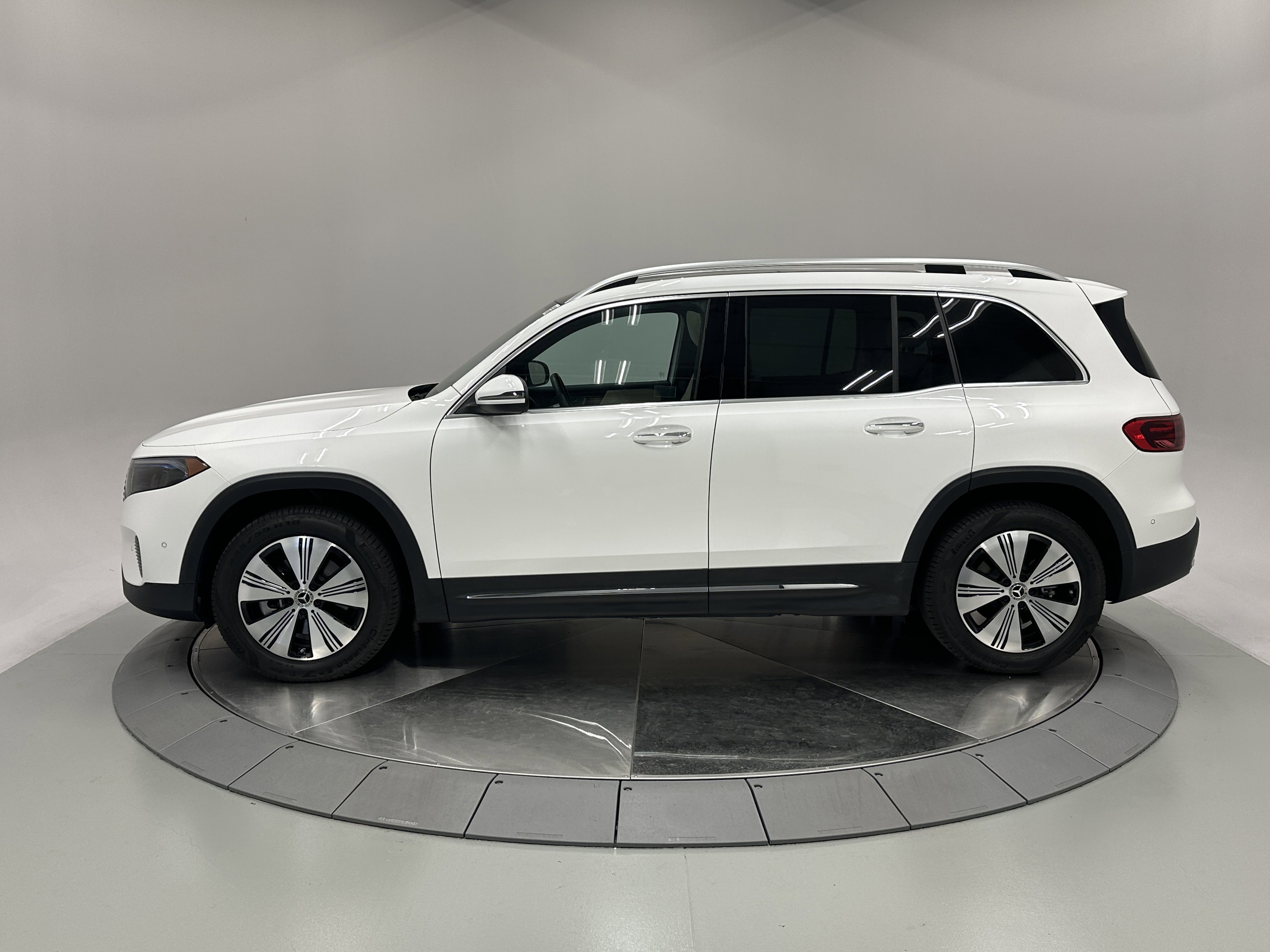 2024 Mercedes Benz EQB photo 4