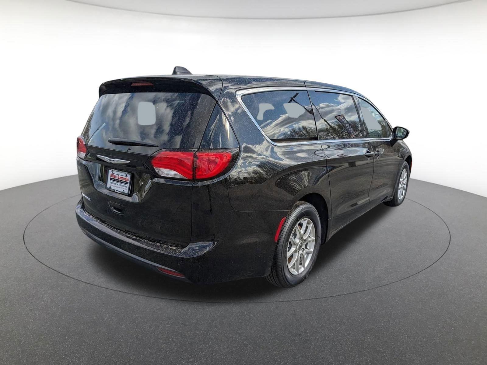 2025 Chrysler Voyager LX photo 3