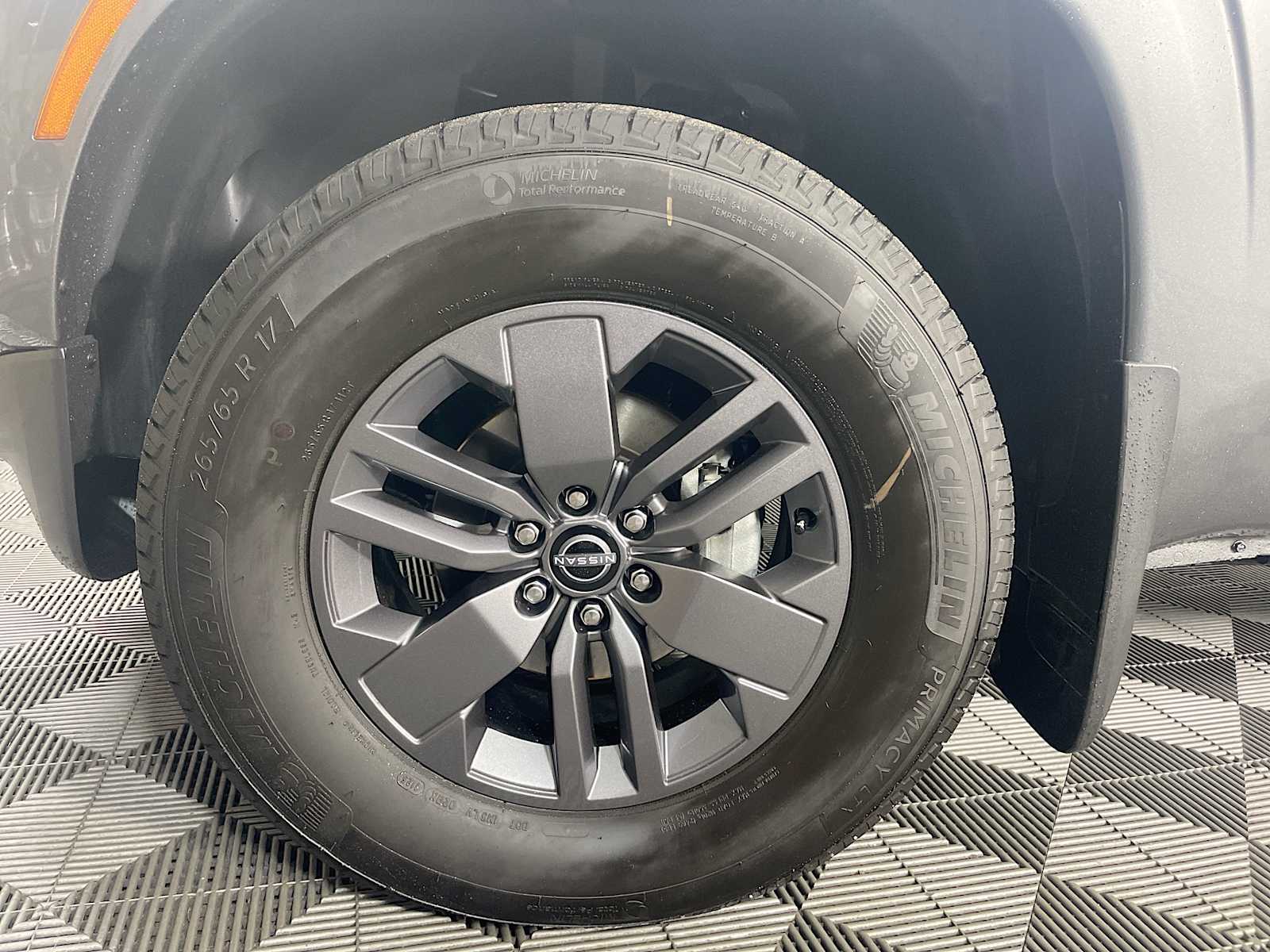 2025 Nissan Frontier Crew Cab SV photo 25